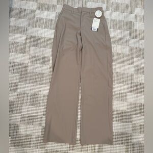 Vuori Women's Miles Trousers in Willow Grey